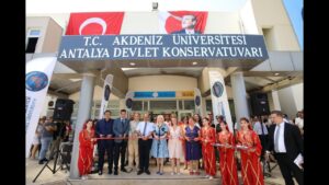 Akdeniz Üniversitesi Devlet Konservatuvarı (Université Akdeniz, Conservatoire d'État)