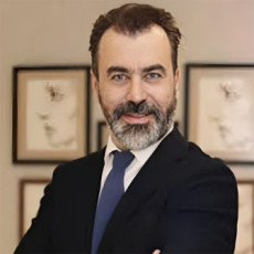 Dr. Emre Ilhan-  meilleurs chirurgiens spécialisés en rhinoplastie