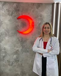 Dr. Ayşe Yılmaz, Experte en Soins des Plaies