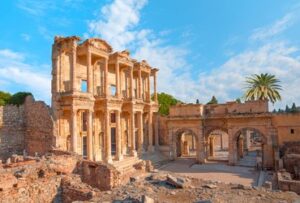 Explorer les Ruines Antiques d'Éphèse au Calme